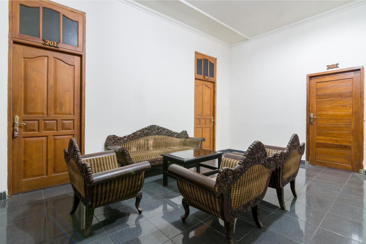 Hotel Reddoorz Near Tugu Yogyakarta Esterno foto