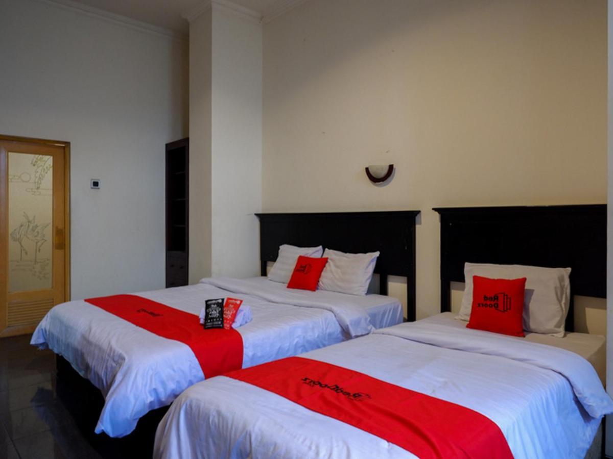 Hotel Reddoorz Near Tugu Yogyakarta Esterno foto