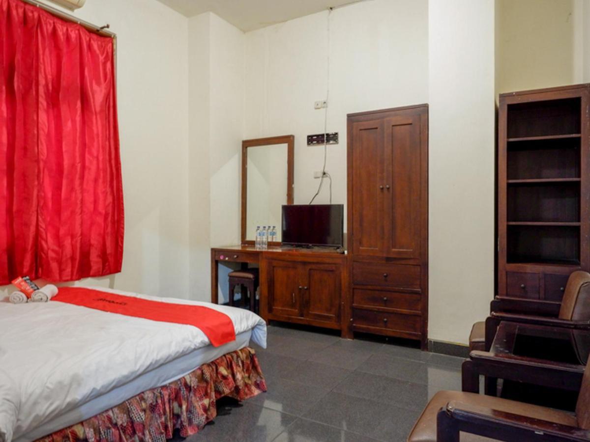 Hotel Reddoorz Near Tugu Yogyakarta Esterno foto