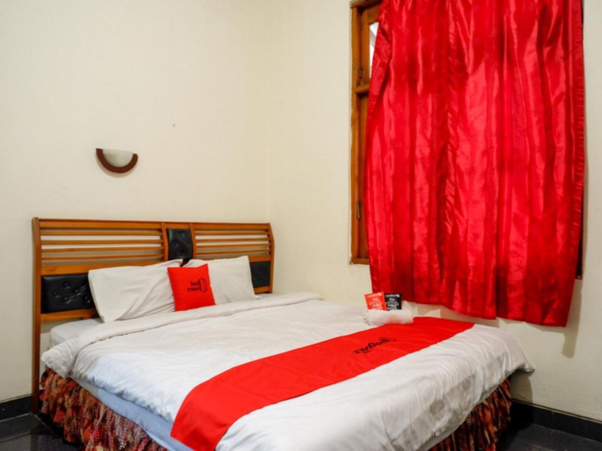 Hotel Reddoorz Near Tugu Yogyakarta Esterno foto